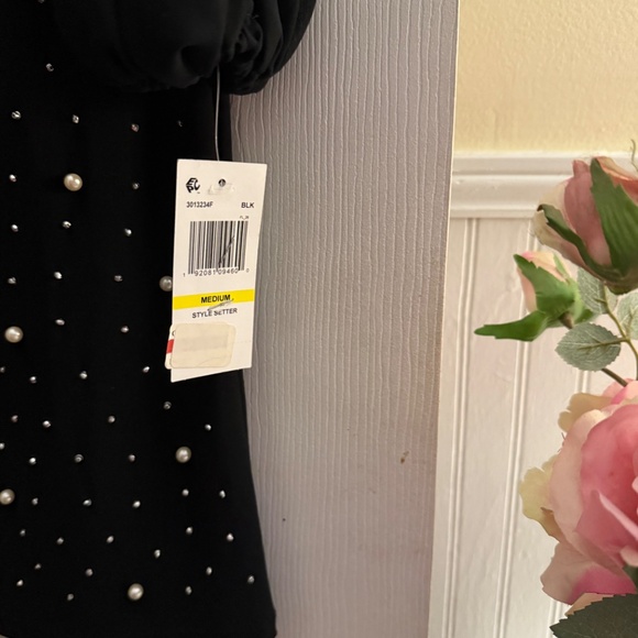 Dress - Picture 4 of 5